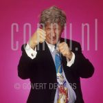 14-10-1998 Willibrord Frequin at studio in Amsterdam.

[keywords]Posed, Half Length, Eyecontact[/keywords]